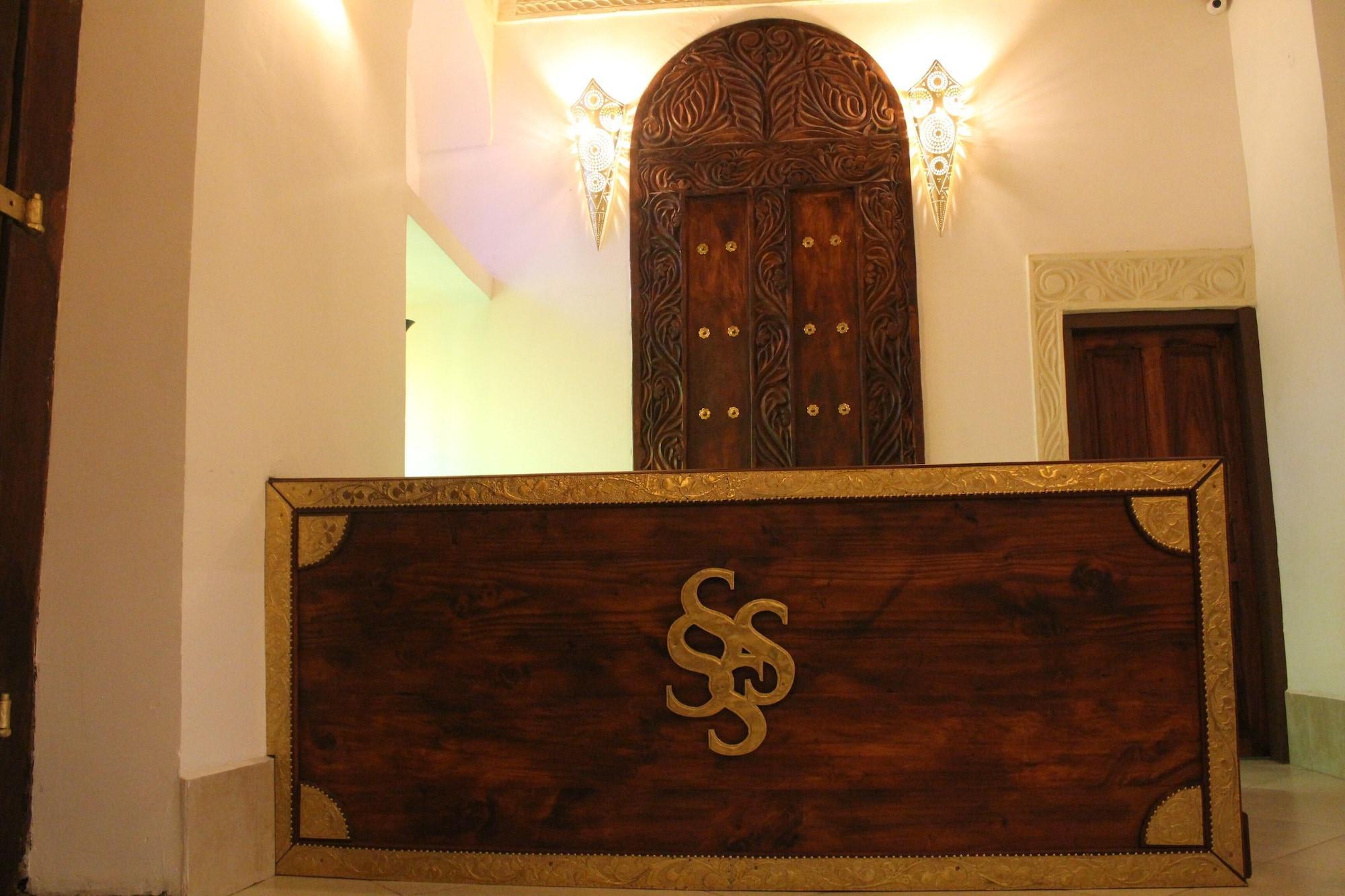 Smiles Stone Town Hotel ザンジバルシティ エクステリア 写真