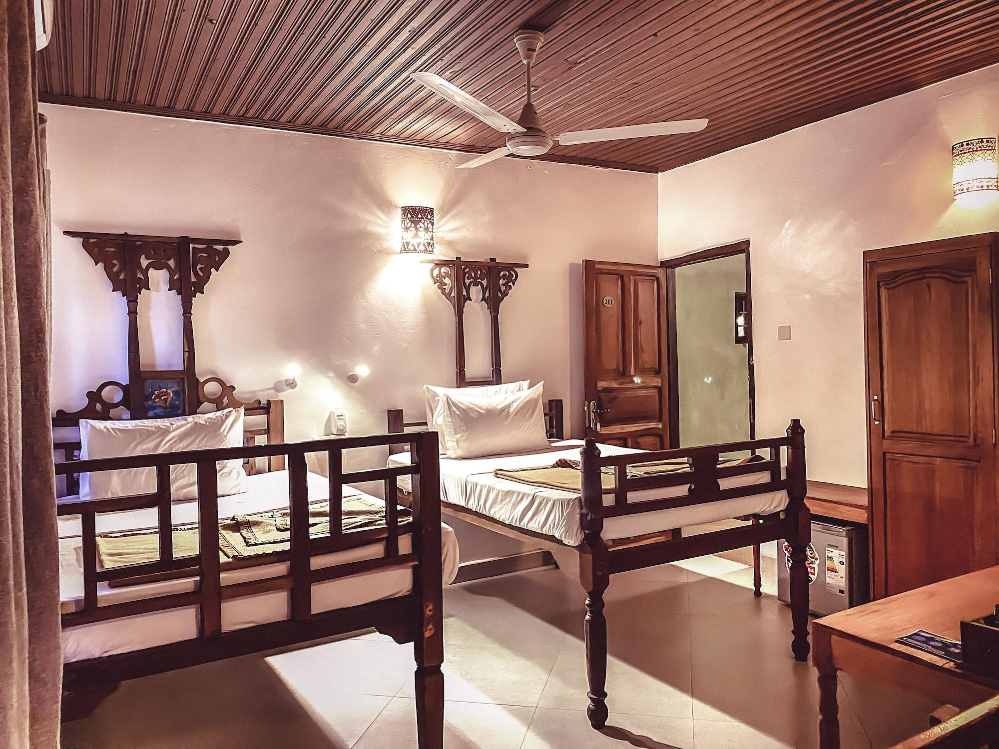 Smiles Stone Town Hotel ザンジバルシティ エクステリア 写真